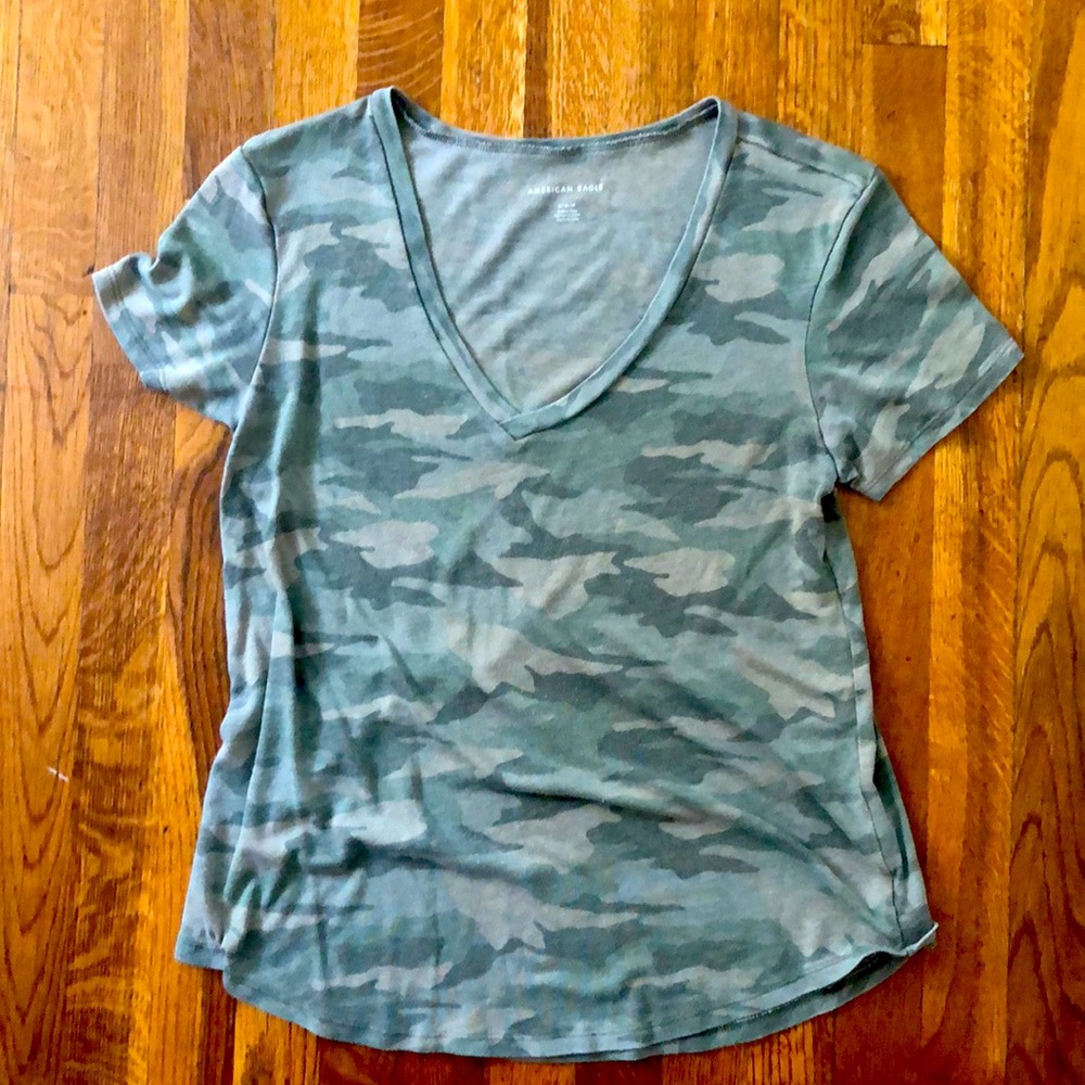 AE size medium camo tee GUC